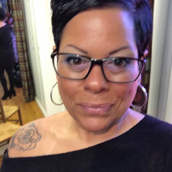 Meet your Posher, Elizabeth - Picture 1 of 1